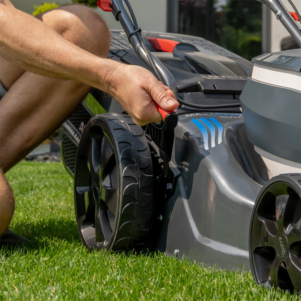 AL-KO 36V 46.2 Li SP Comfort 3-in-1 Self-Propelled Cordless Lawn Mower (with 2 x 4Ah Batteries & Fast Charger)