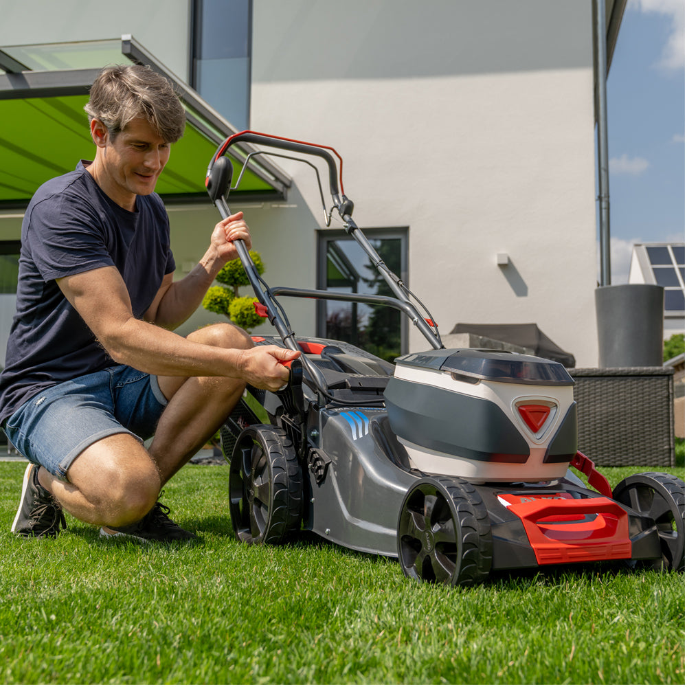 AL-KO 36V 46.2 Li SP Comfort 3-in-1 Self-Propelled Cordless Lawn Mower (with 2 x 4Ah Batteries & Fast Charger)