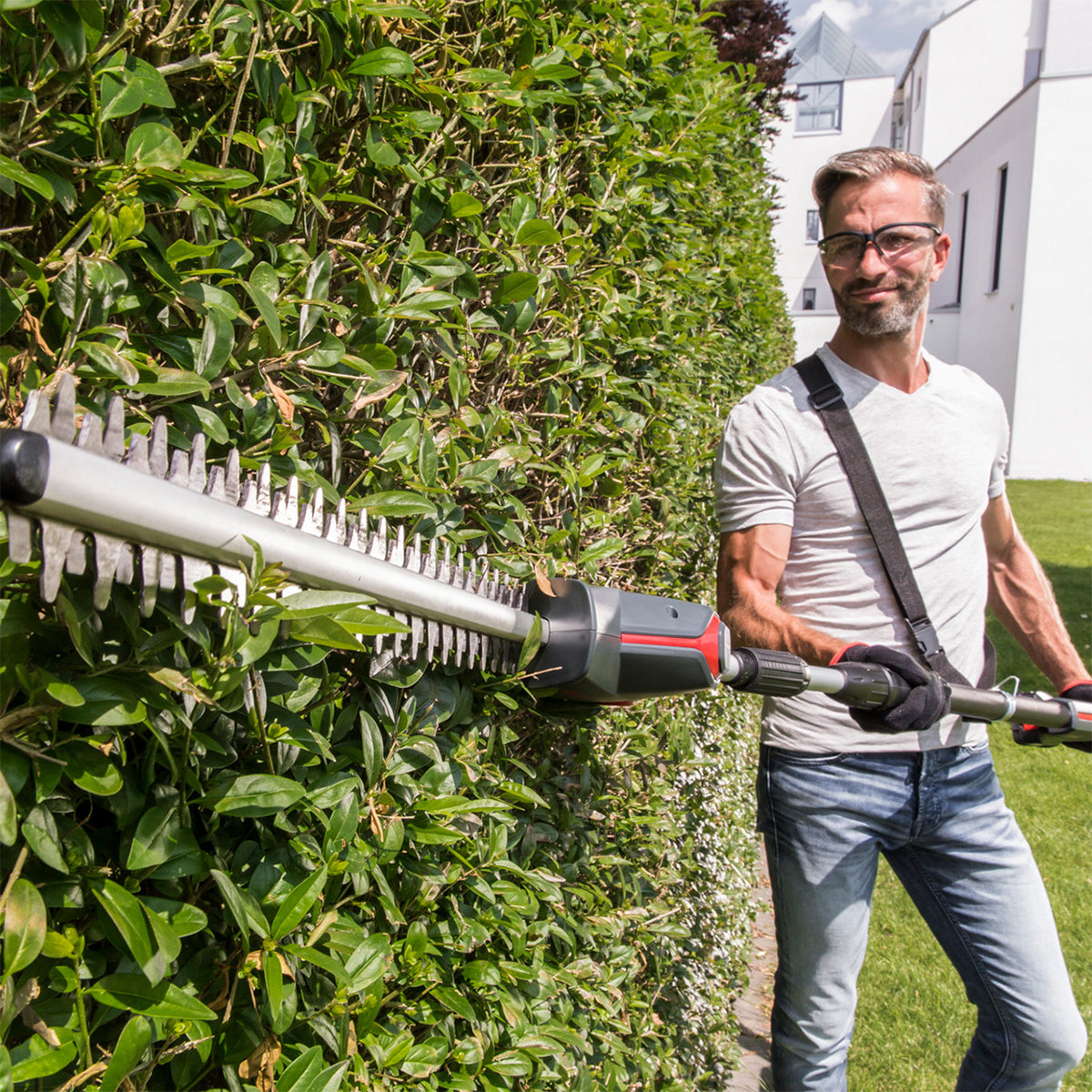 AL-KO Comfort 18V/36V HTAD 1845 18V Cordless Long Reach Hedge Trimmer (with 2Ah Battery & 1A Charger)