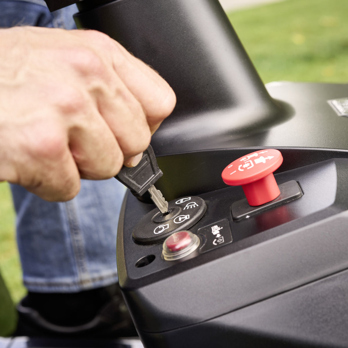 solo by AL-KO Easy T 13-86.6 M-A 86cm/34" Manual Rear Collect Lawn Tractor