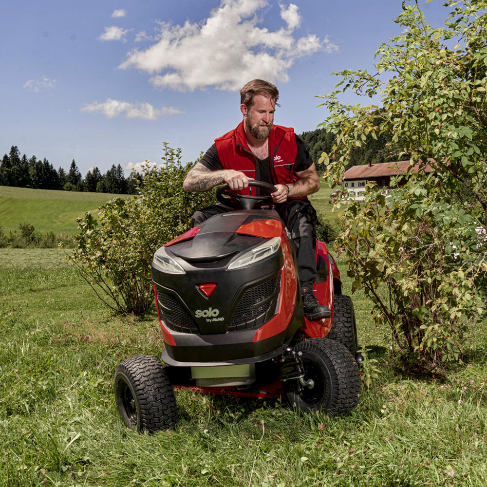 solo by AL-KO T 18-93 HD-A V2 Comfort 93cm/36" Hydrostatic Rear Collect Lawn Tractor