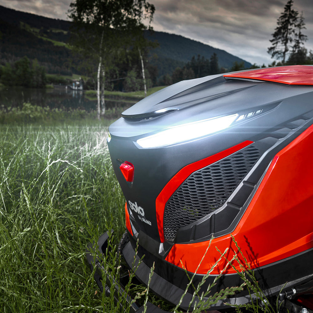 solo by AL-KO T 22-111 HDS-A V2 Premium 111cm/43.5" Hydrostatic Side Discharge / Mulching Lawn Tractor