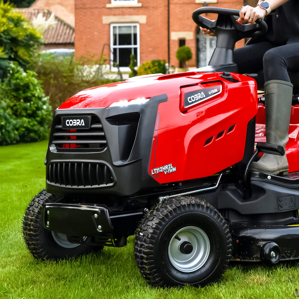 Cobra LT112HR2L 44" Hydrostatic Rear Collect Lawn Tractor