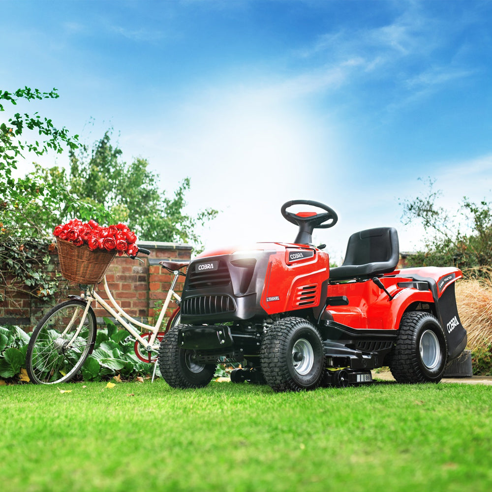 Cobra LT86HRL 33" Hydrostatic Rear Collect Lawn Tractor