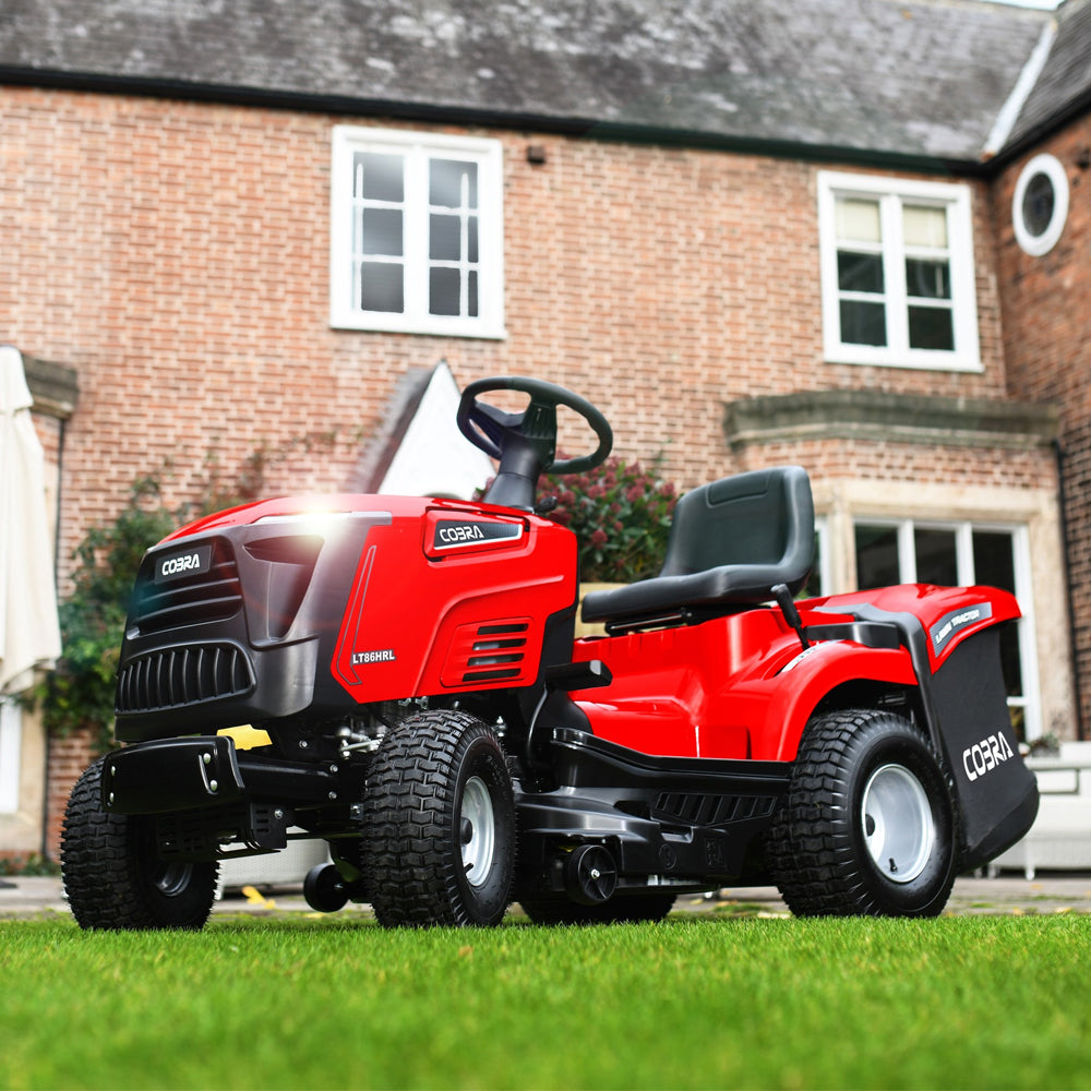 Cobra LT86HRL 33" Hydrostatic Rear Collect Lawn Tractor