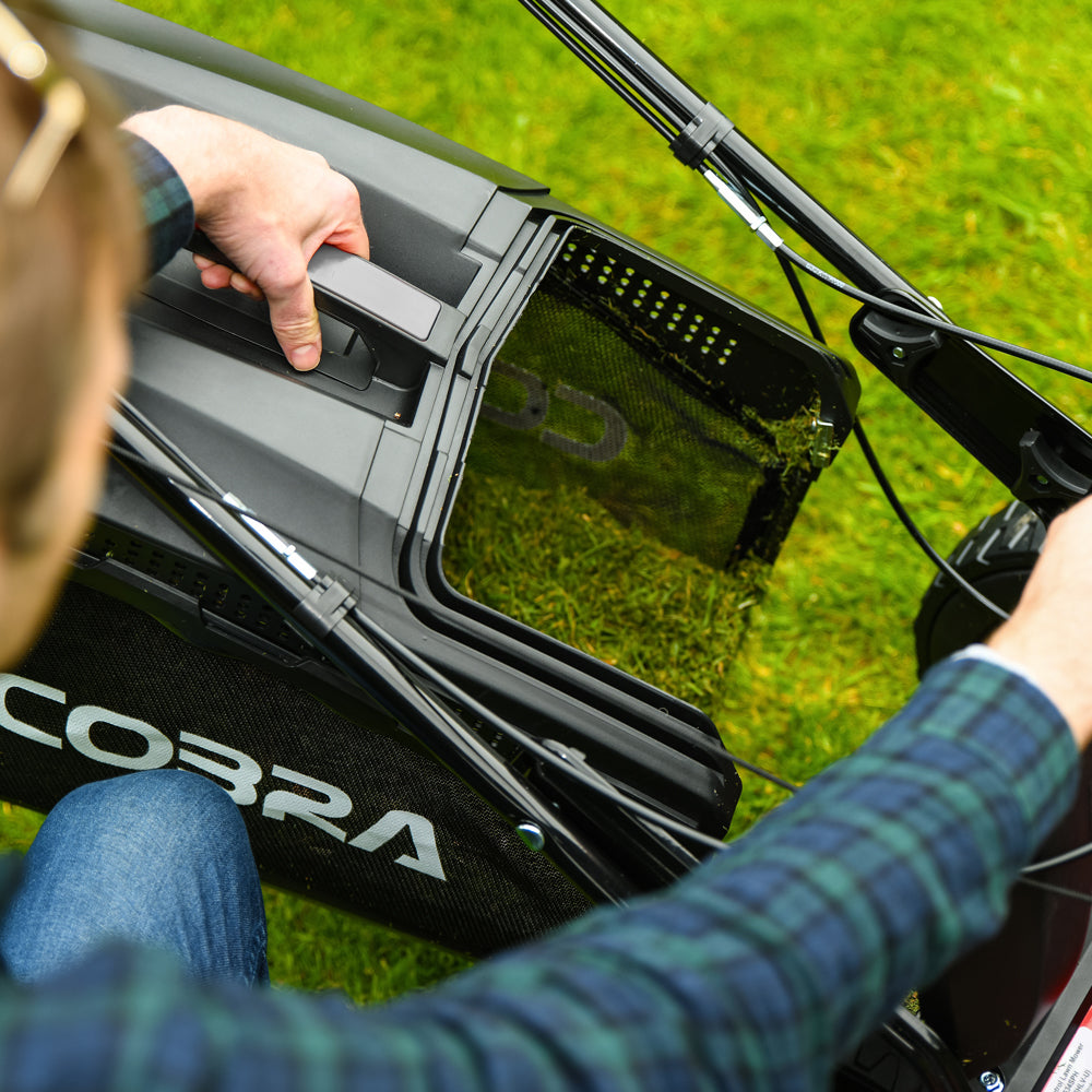 Cobra RM40SPC Self-Propelled Rear Roller Petrol Lawn Mower