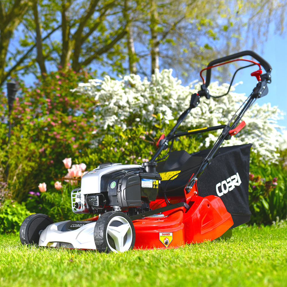 Cobra RM433SPBI 3-Speed Self-Propelled Rear Roller Petrol Lawn Mower