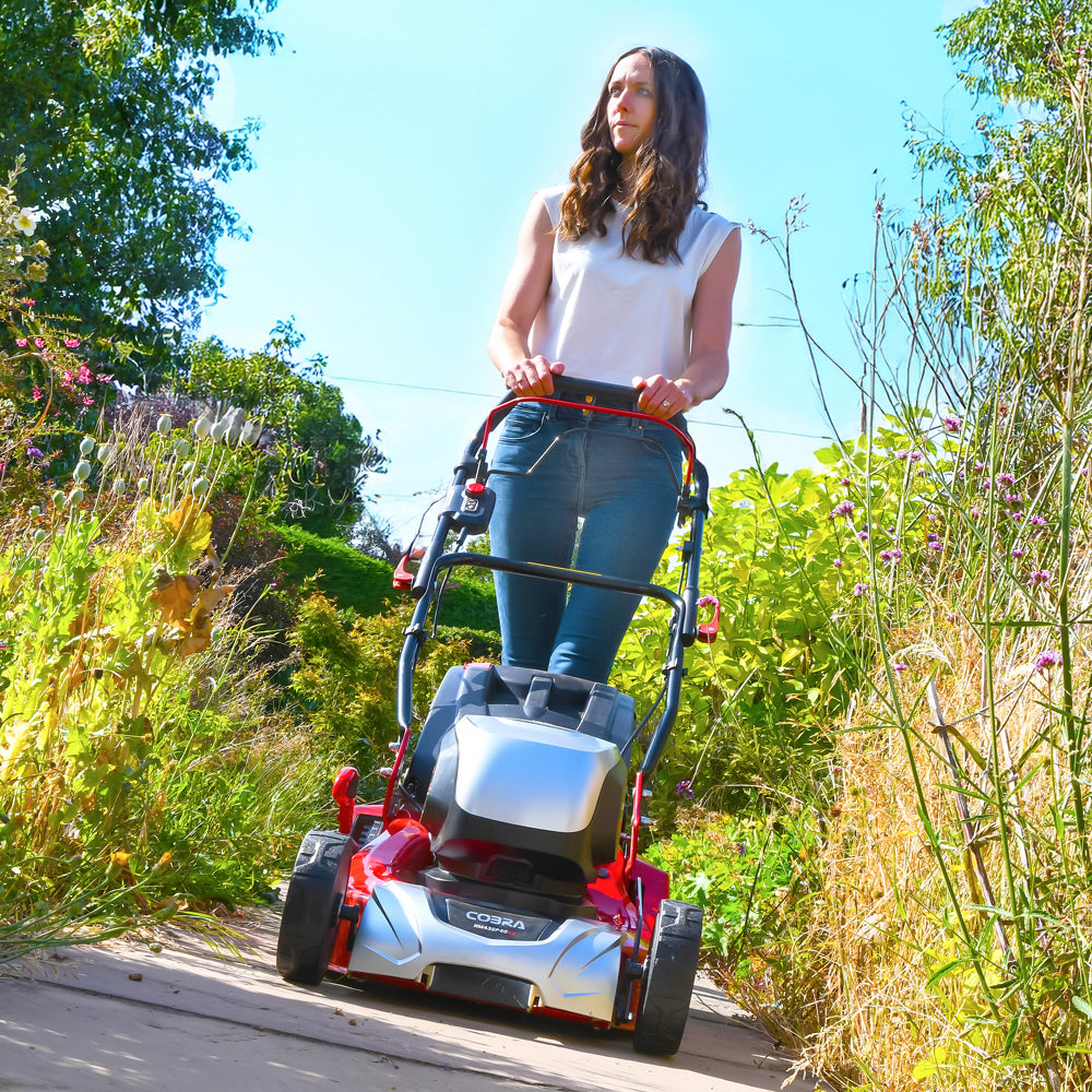 Cobra RM43SP40VX 40V MAX+ Self-Propelled Rear Roller Cordless Lawn Mower (with 2 x 40V 4Ah Battery & Fast Charger)