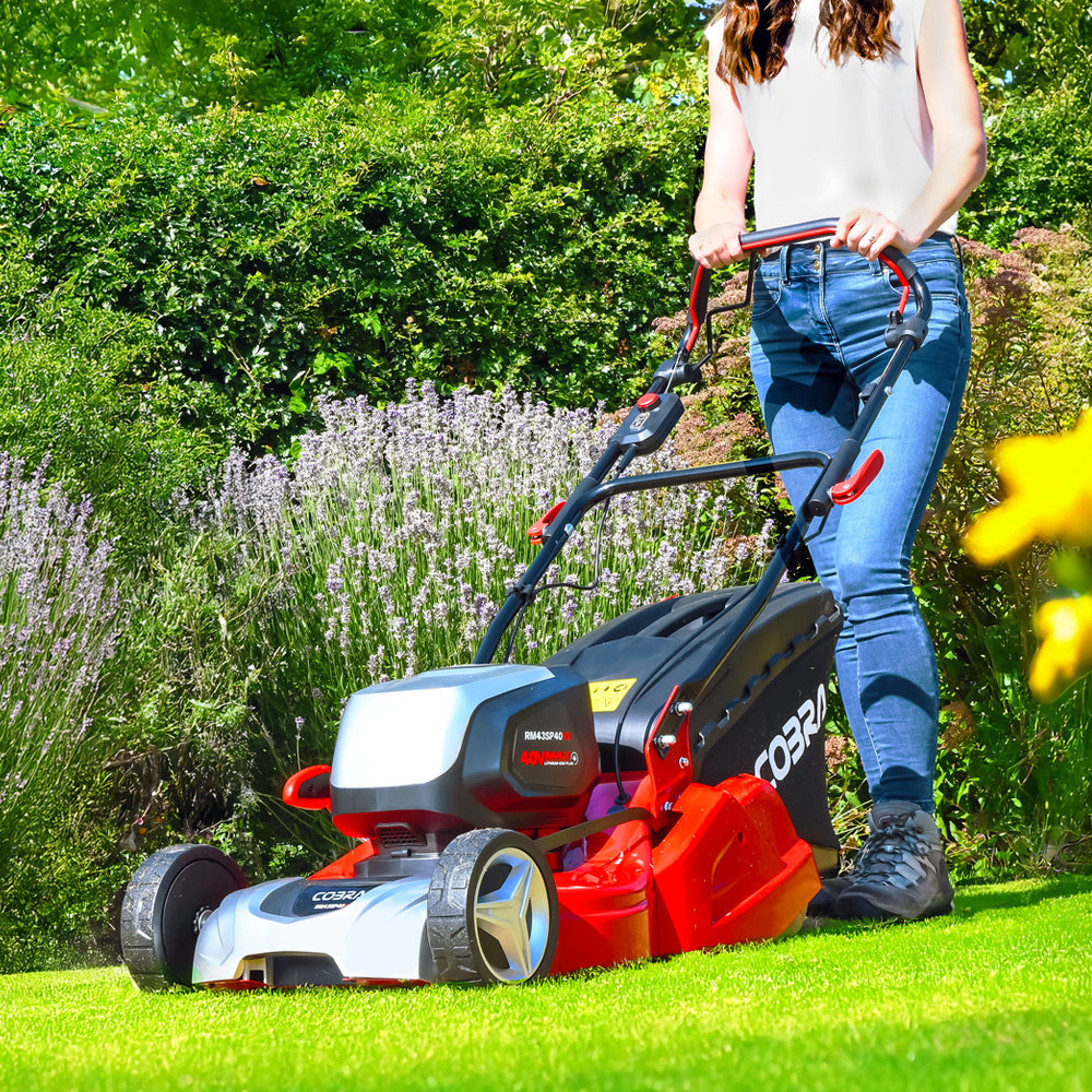 Cobra RM43SP40VX 40V MAX+ Self-Propelled Rear Roller Cordless Lawn Mower (with 2 x 40V 4Ah Battery & Fast Charger)