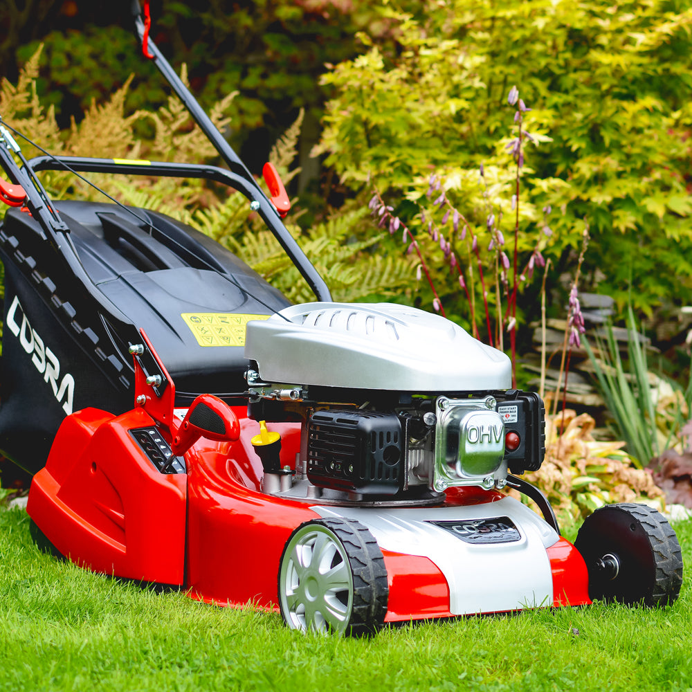 Cobra RM46SPC Self-Propelled Rear Roller Petrol Lawn Mower