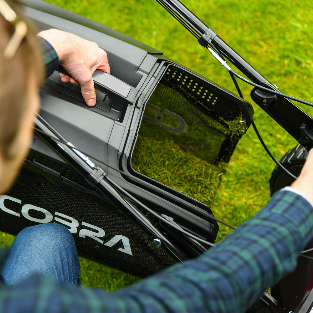 Cobra RM513SPBI 3-Speed Self-Propelled Rear Roller Petrol Lawn Mower