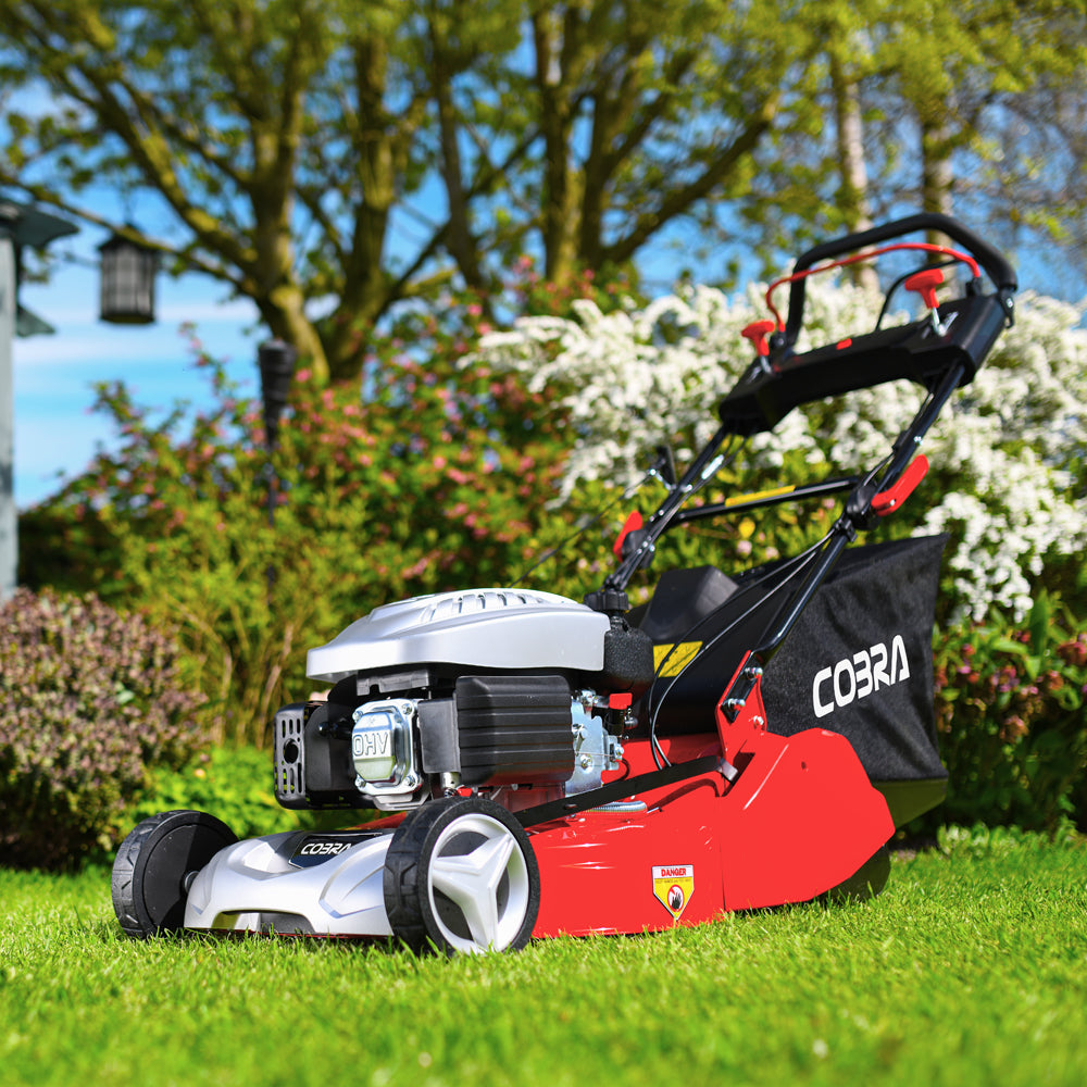 Cobra RM514SPC 4-Speed Self-Propelled Rear Roller Petrol Lawn Mower