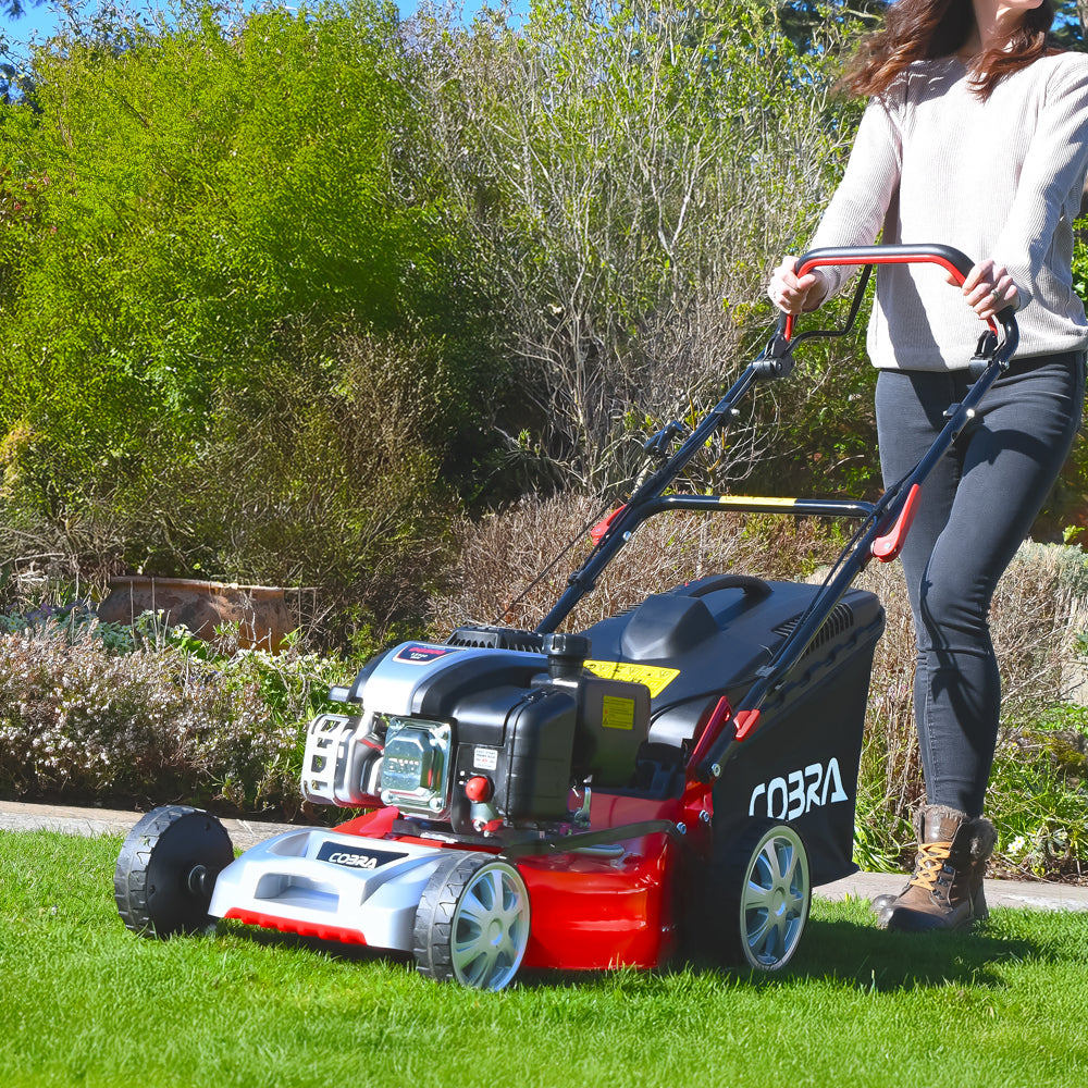 Cobra M40SPCVX Self-Propelled Petrol Lawn Mower