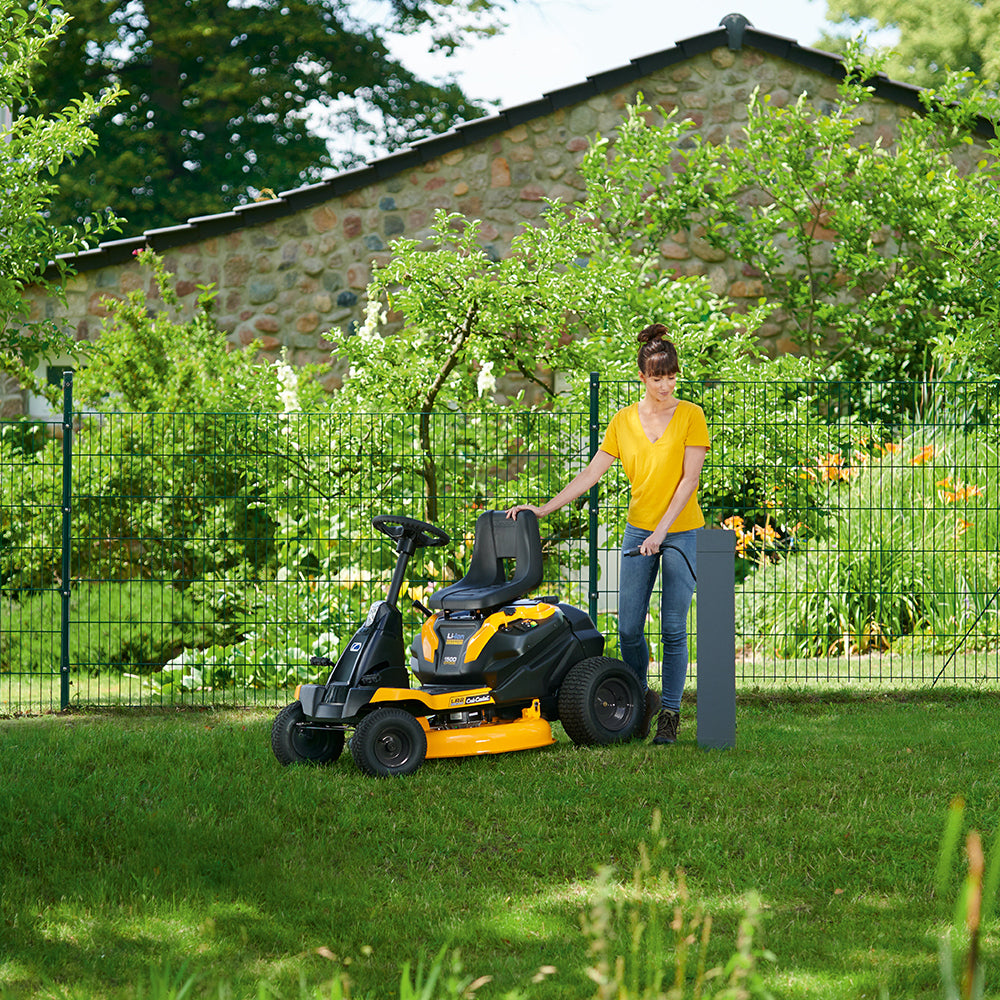 Cub Cadet LR2 ES76 30"/76cm Side Discharge Battery-Powered Ride-On Lawn Mower