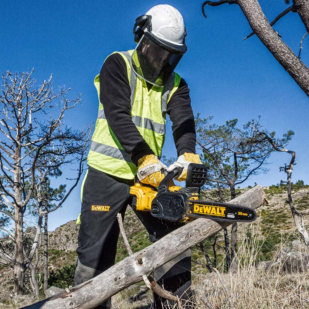 DeWalt DCM565P1-GB 18V XR 30cm Cordless Chainsaw (with 5Ah Battery & Charger)