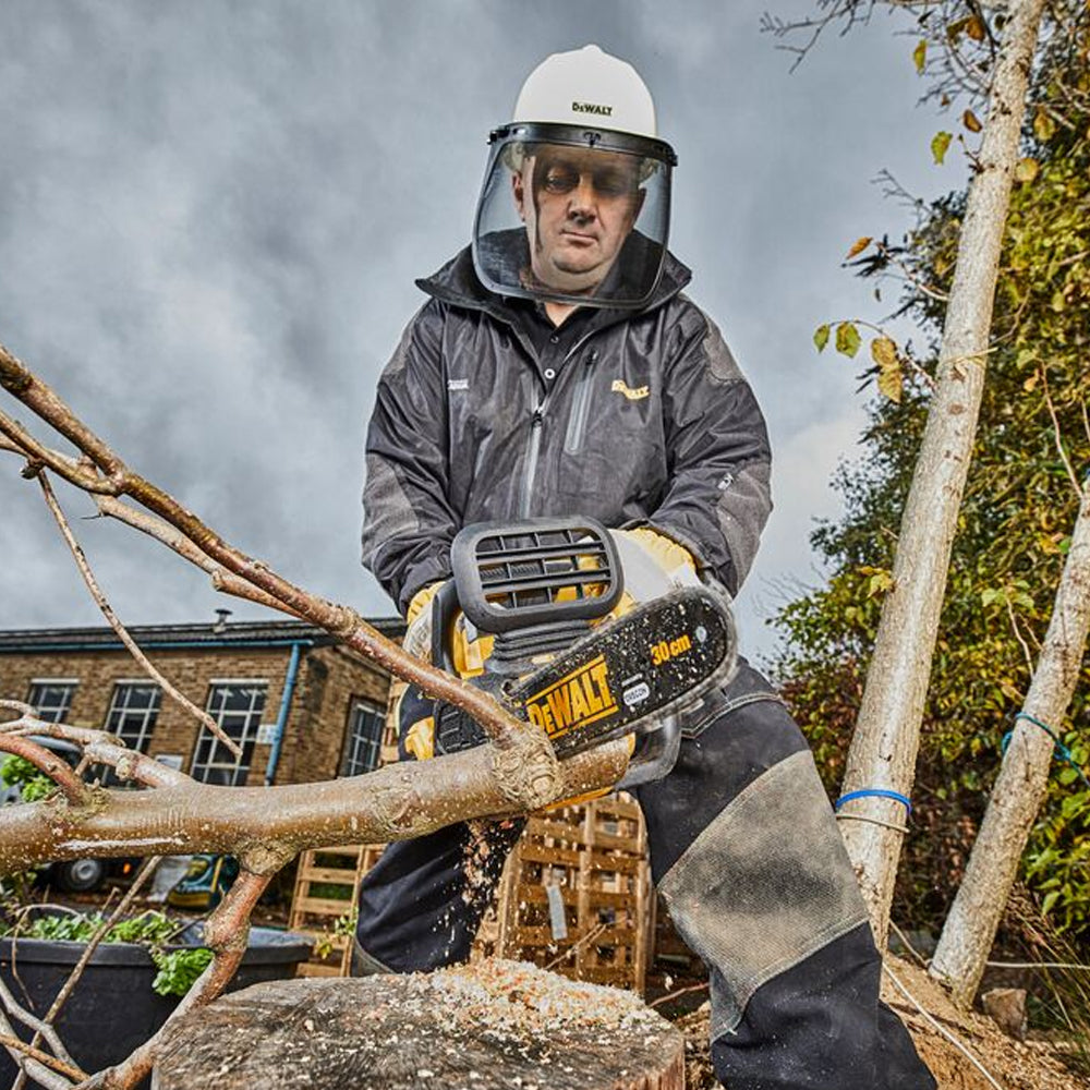 DeWalt DCM565P1-GB 18V XR 30cm Cordless Chainsaw (with 5Ah Battery & Charger)