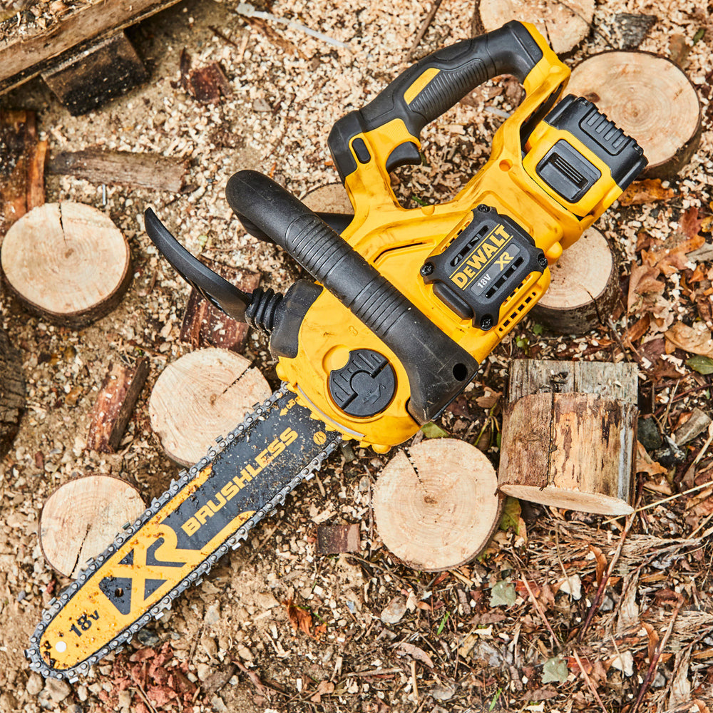 DeWalt DCM565P1-GB 18V XR 30cm Cordless Chainsaw (with 5Ah Battery & Charger)