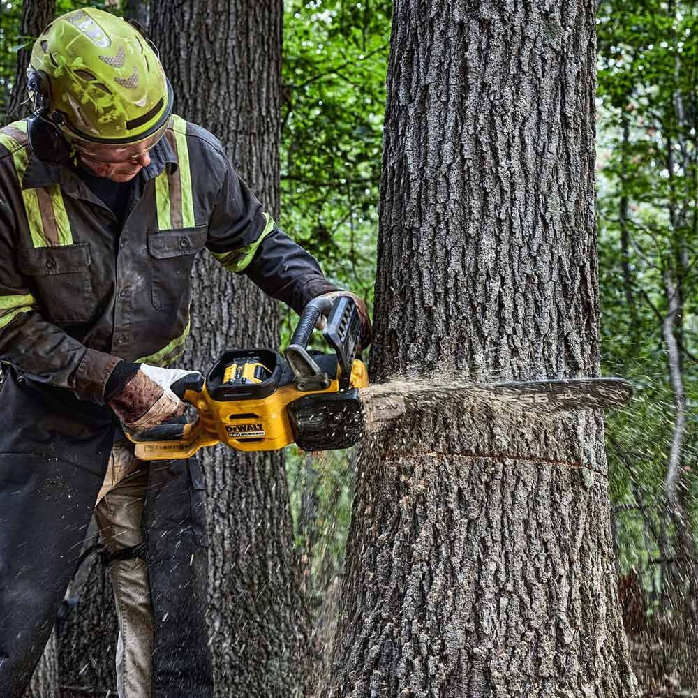 DeWalt DCMCS575X1-GB 54V XR FLEXVOLT 50cm Cordless Chainsaw  (with 9Ah Battery & Fast Charger)