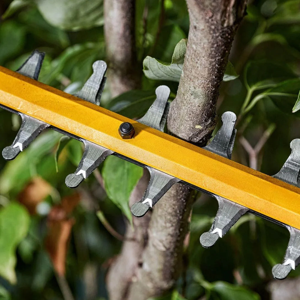 DeWalt DCMHT573X1-GB 54V XR FLEXVOLT Cordless Hedge Trimmer (with 9Ah Battery & Fast Charger)