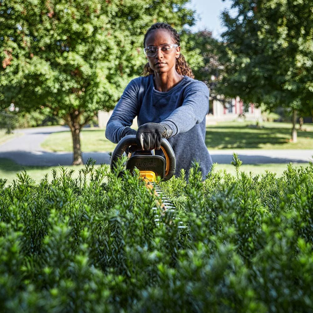 DeWalt DCMHT573X1-GB 54V XR FLEXVOLT Cordless Hedge Trimmer (with 9Ah Battery & Fast Charger)