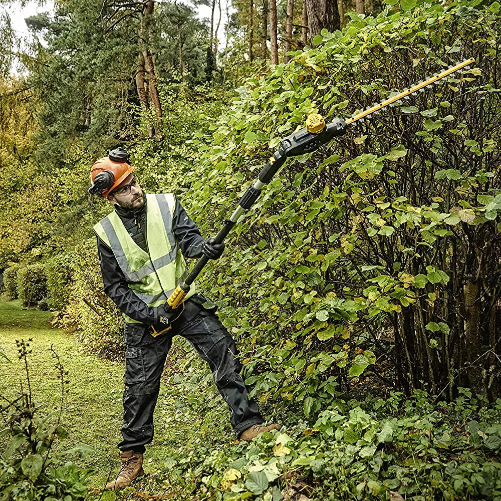 DeWalt DCMPH566P1-GB 18V XR Cordless Pole Hedge Trimmer (with 5Ah Battery & Charger)