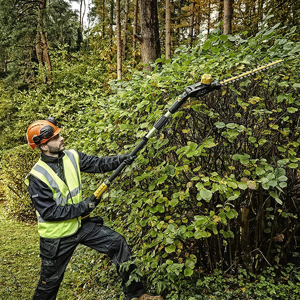 DeWalt DCMPH566P1-GB 18V XR Cordless Pole Hedge Trimmer (with 5Ah Battery & Charger)