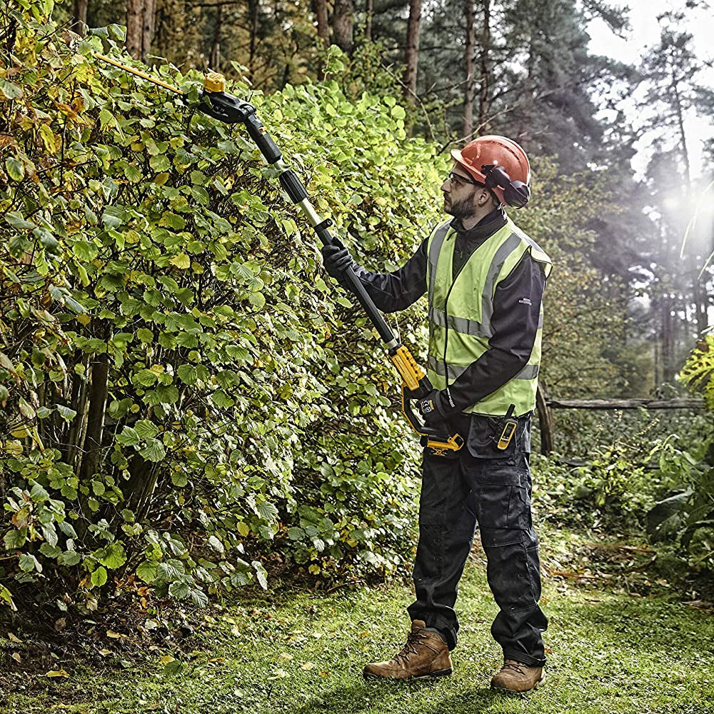 DeWalt DCMPH566P1-GB 18V XR Cordless Pole Hedge Trimmer (with 5Ah Battery & Charger)