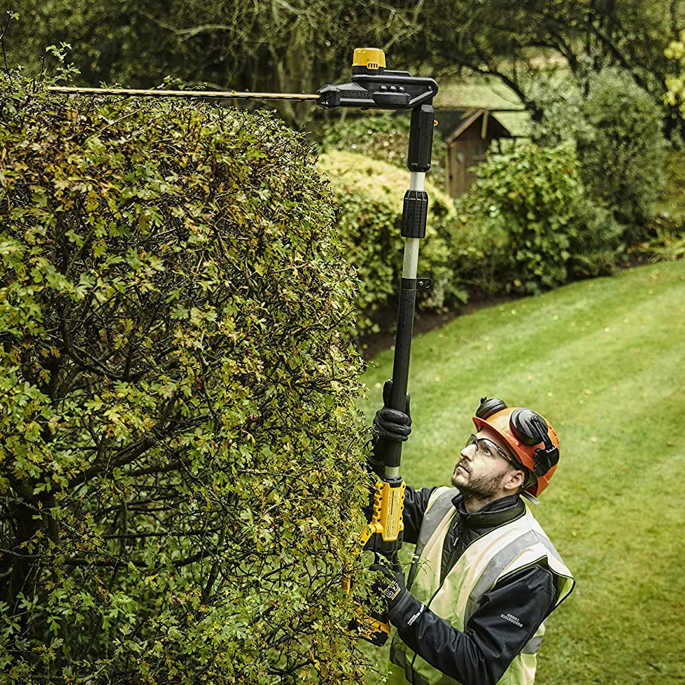 DeWalt DCMPH566P1-GB 18V XR Cordless Pole Hedge Trimmer (with 5Ah Battery & Charger)