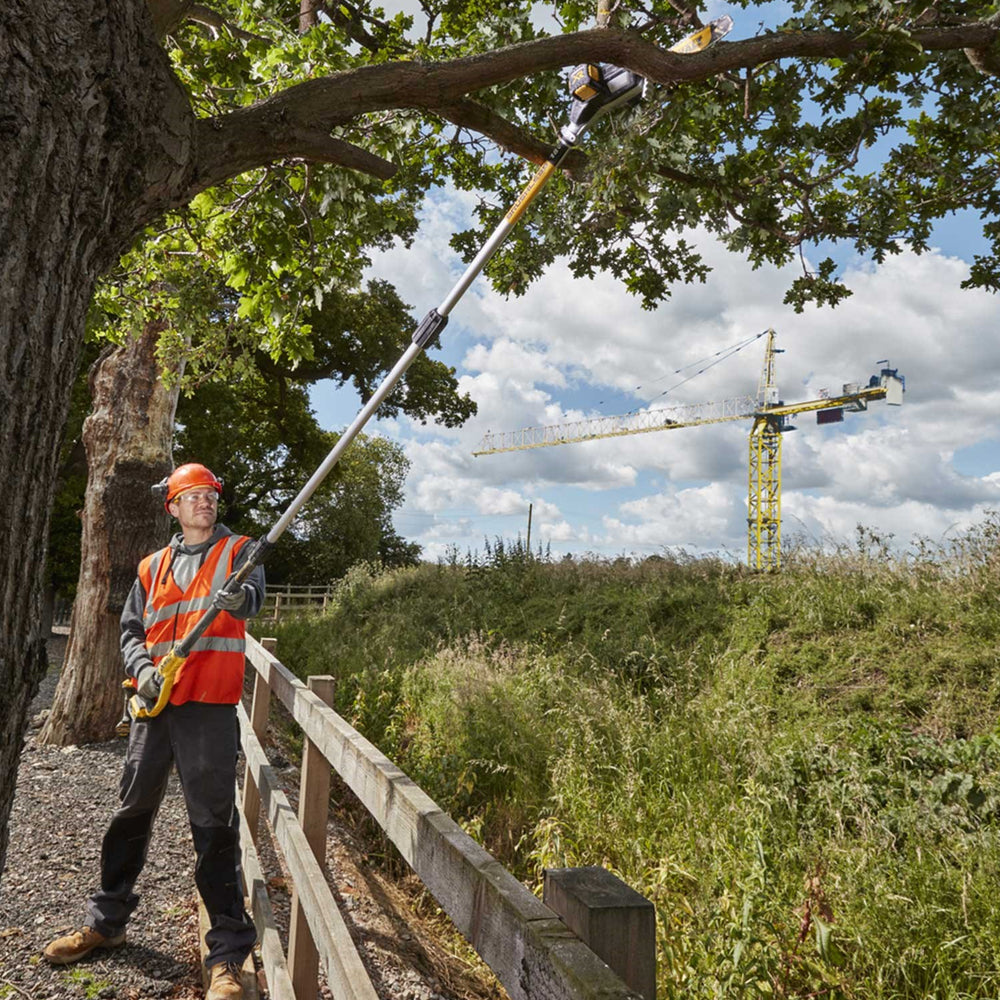 DeWalt DCMPS567P1-GB 18V XR Cordless Pole Saw (with 5Ah Battery & Charger)