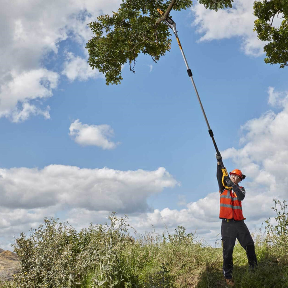 DeWalt DCMPS567P1-GB 18V XR Cordless Pole Saw (with 5Ah Battery & Charger)