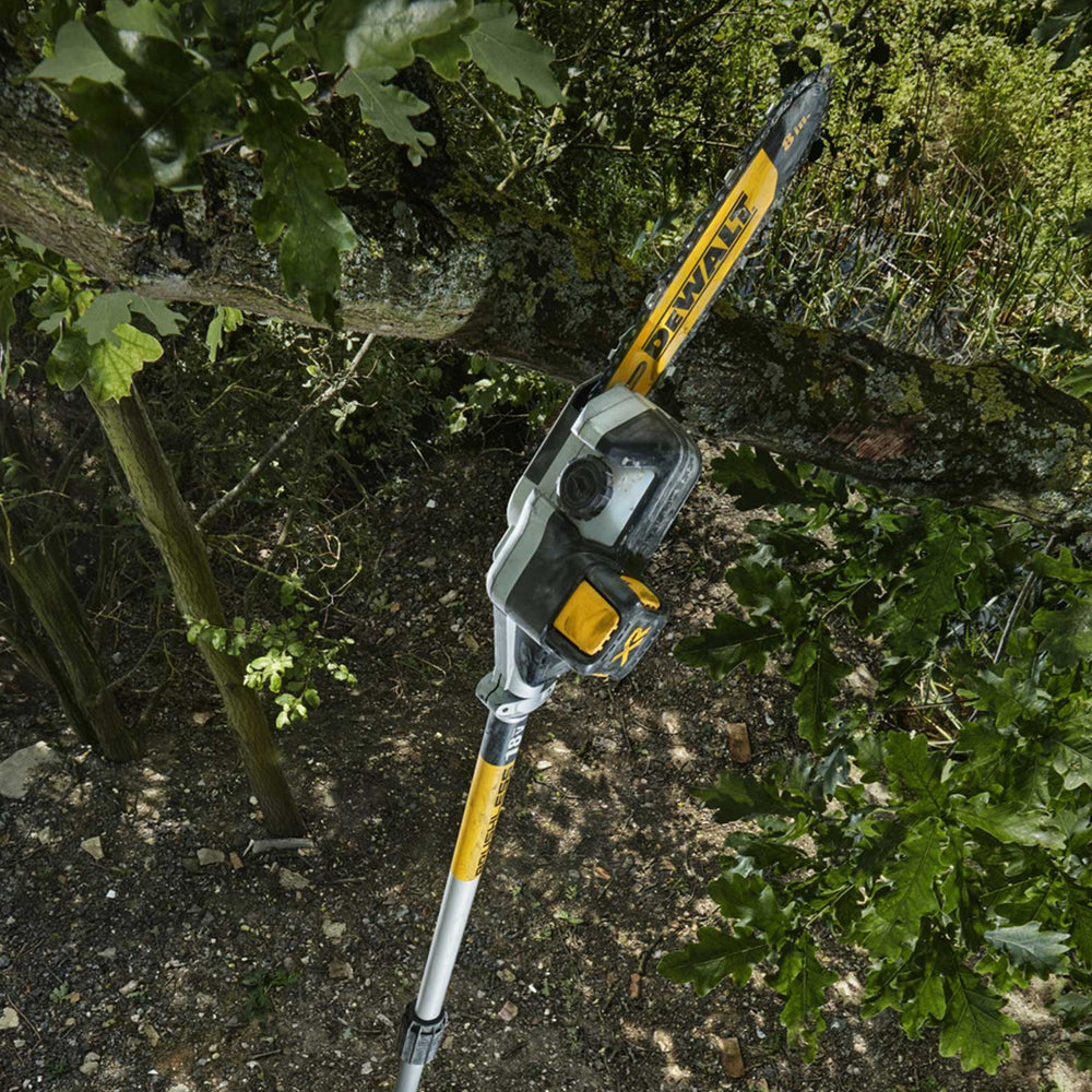 DeWalt DCMPS567P1-GB 18V XR Cordless Pole Saw (with 5Ah Battery & Charger)
