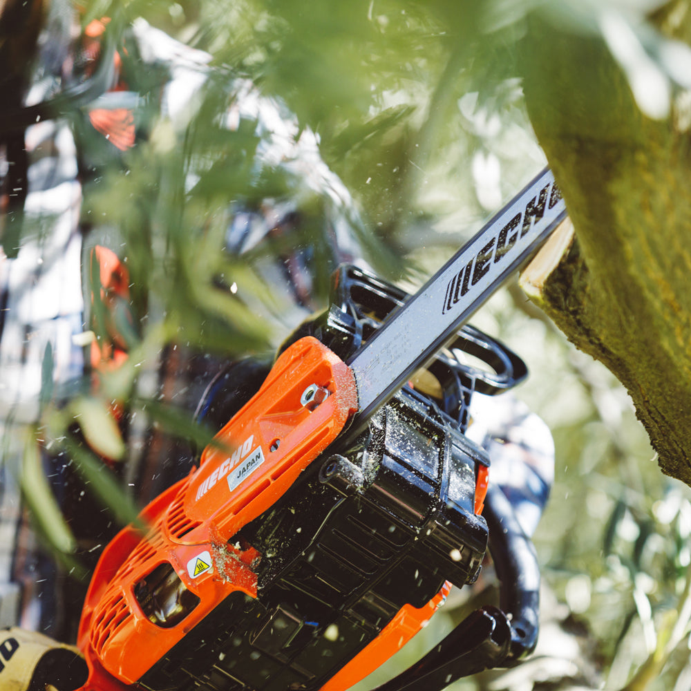 Echo CS-2511WESC X-Series Petrol Chainsaw with Carving Bar 25.0cc/25cm