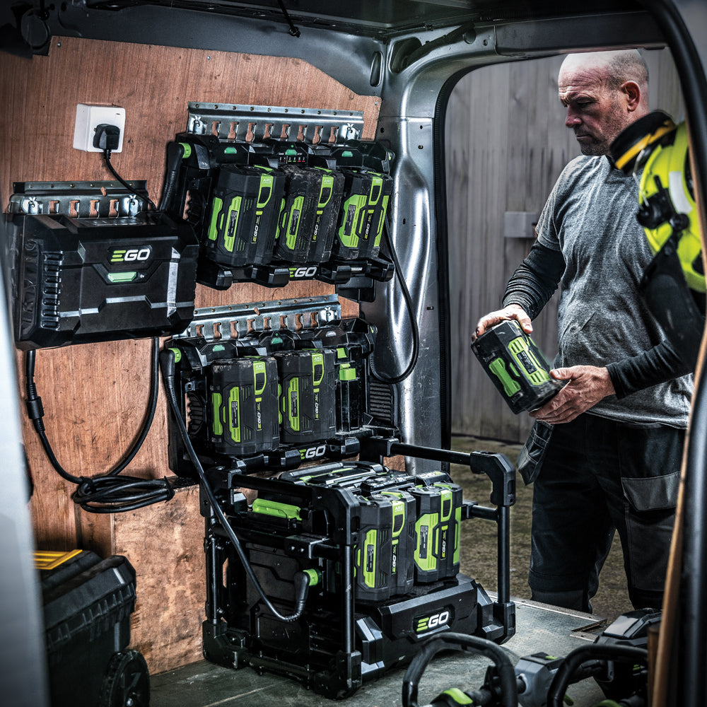 EGO Power+ Pro X PGX1601E-H Kit: PGX1600E-H 1600W Power Hub & 2 x PGX3000D 3-Port Docks