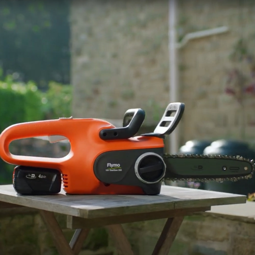 Flymo EasiSaw 250 18V Cordless Chainsaw (with 4.0Ah Battery & Charger)