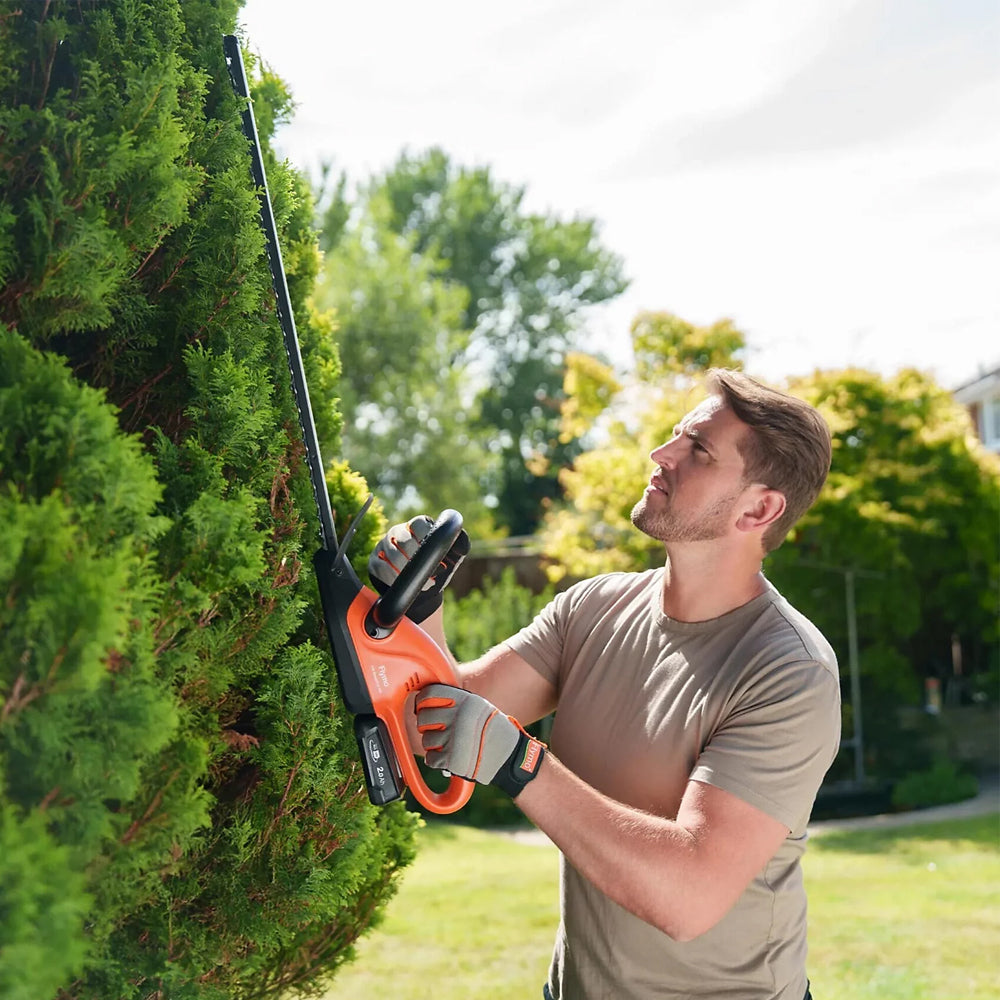 Flymo SimpliCut 550 18V Cordless Hedge Trimmer (with 2.0Ah Battery & Charger)