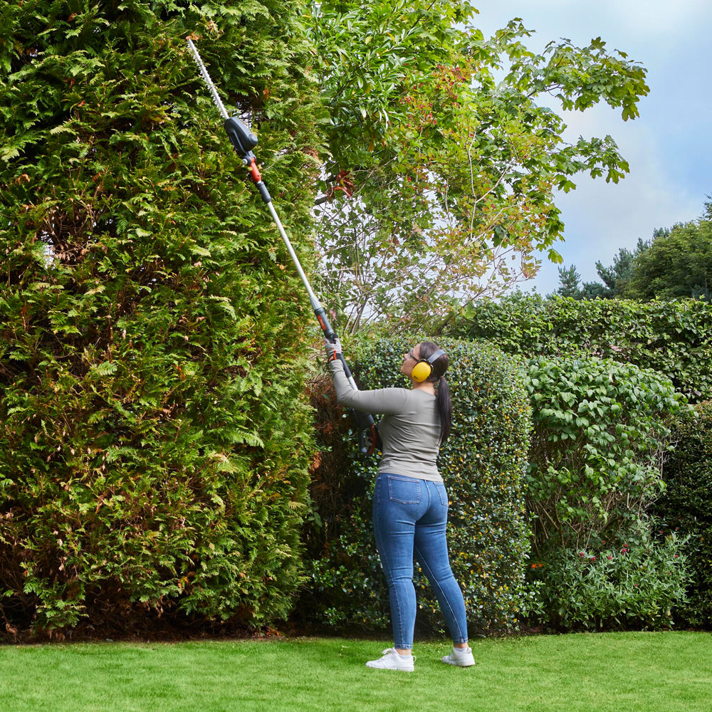 Flymo UltraReach 420 18V Cordless Pole Hedge Trimmer (with 2.5Ah Battery & Charger)