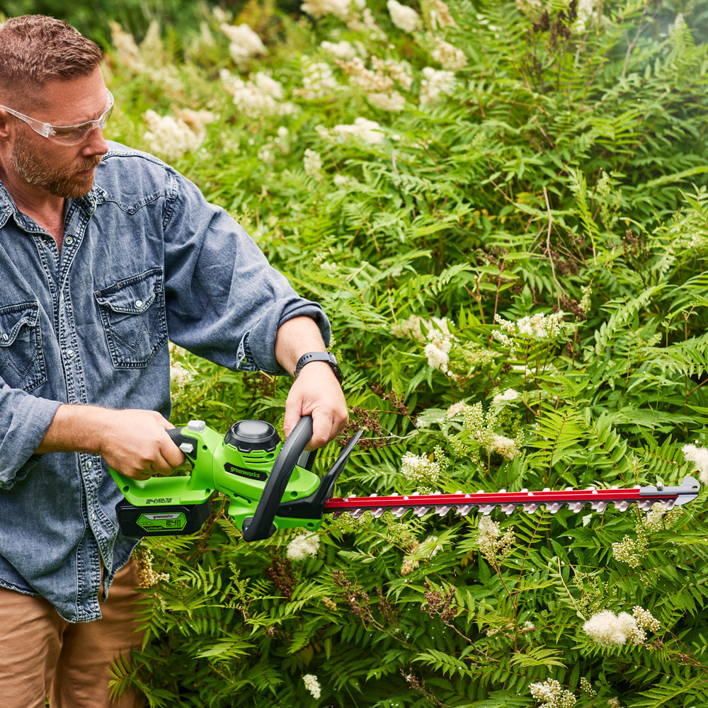 GreenWorks G24HT56IIK2 24V Cordless Hedge Trimmer (with 2Ah Battery & Charger)