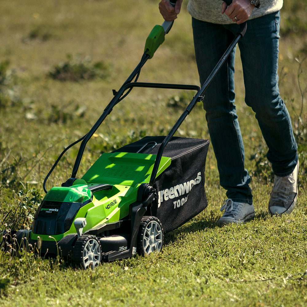 GreenWorks G40LM35K2 2-in-1 G-MAX 40V Cordless Lawn Mower (with 1 x 2Ah Battery and 2A Charger)