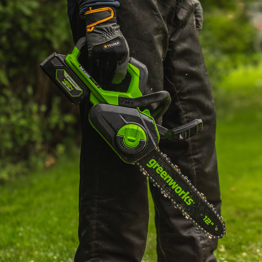 GreenWorks GD24CS30K4 DigiPro 24V Cordless Chainsaw (with 4Ah Battery & Charger)