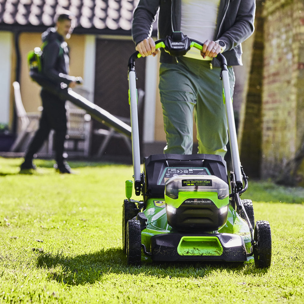 GreenWorks Pro GD60LM51SPK4 4-in-1 60V Variable Speed Self-Propelled Cordless Lawn Mower (with 4Ah Battery & 2A Charger)