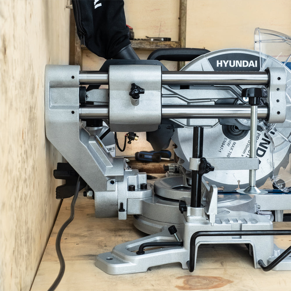 Hyundai HYMS2000E 2000W Mitre Saw