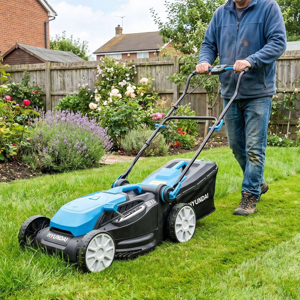 Hyundai HY40CLM38 3-in-1 40V (2x20V) Push Cordless Lawn Mower (with 2 x 4Ah Batteries & Dual Charger)