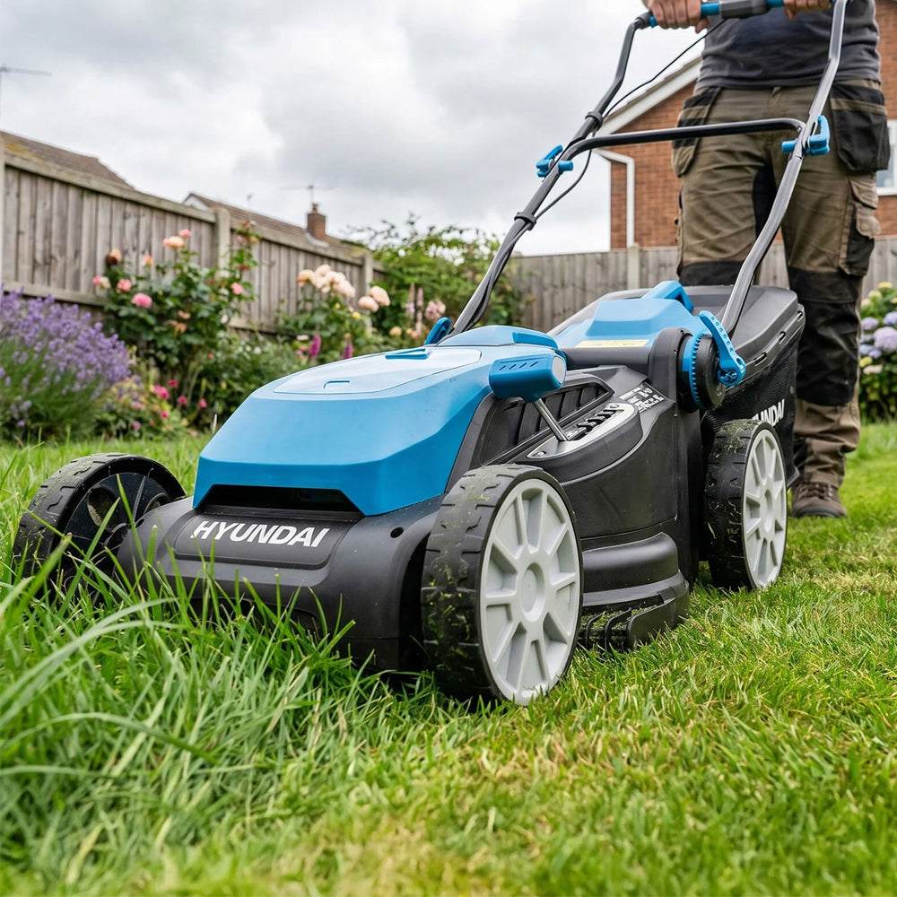 Hyundai HY40CLM38 3-in-1 40V (2x20V) Push Cordless Lawn Mower (with 2 x 4Ah Batteries & Dual Charger)