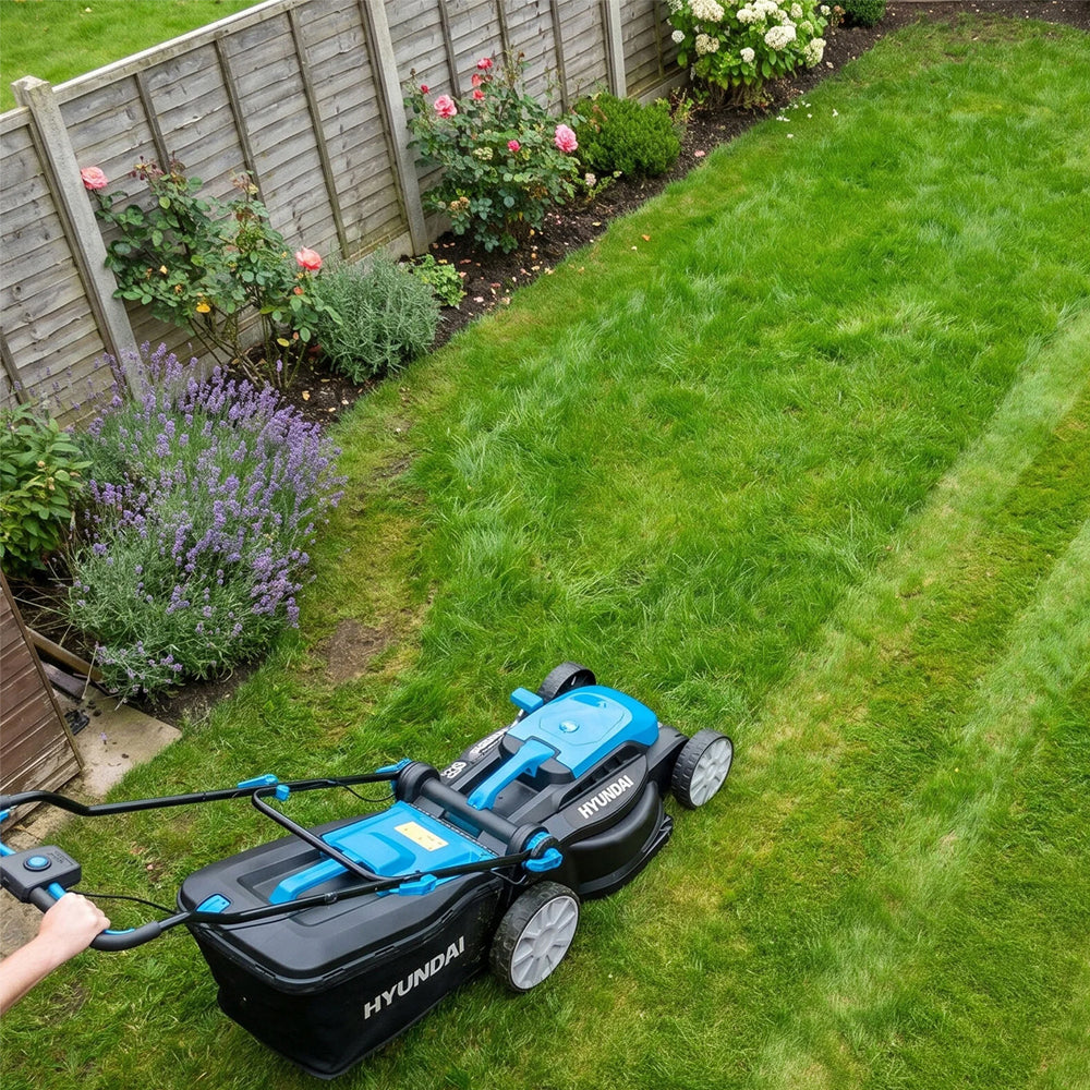 Hyundai HY40CLM38 3-in-1 40V (2x20V) Push Cordless Lawn Mower (with 2 x 4Ah Batteries & Dual Charger)