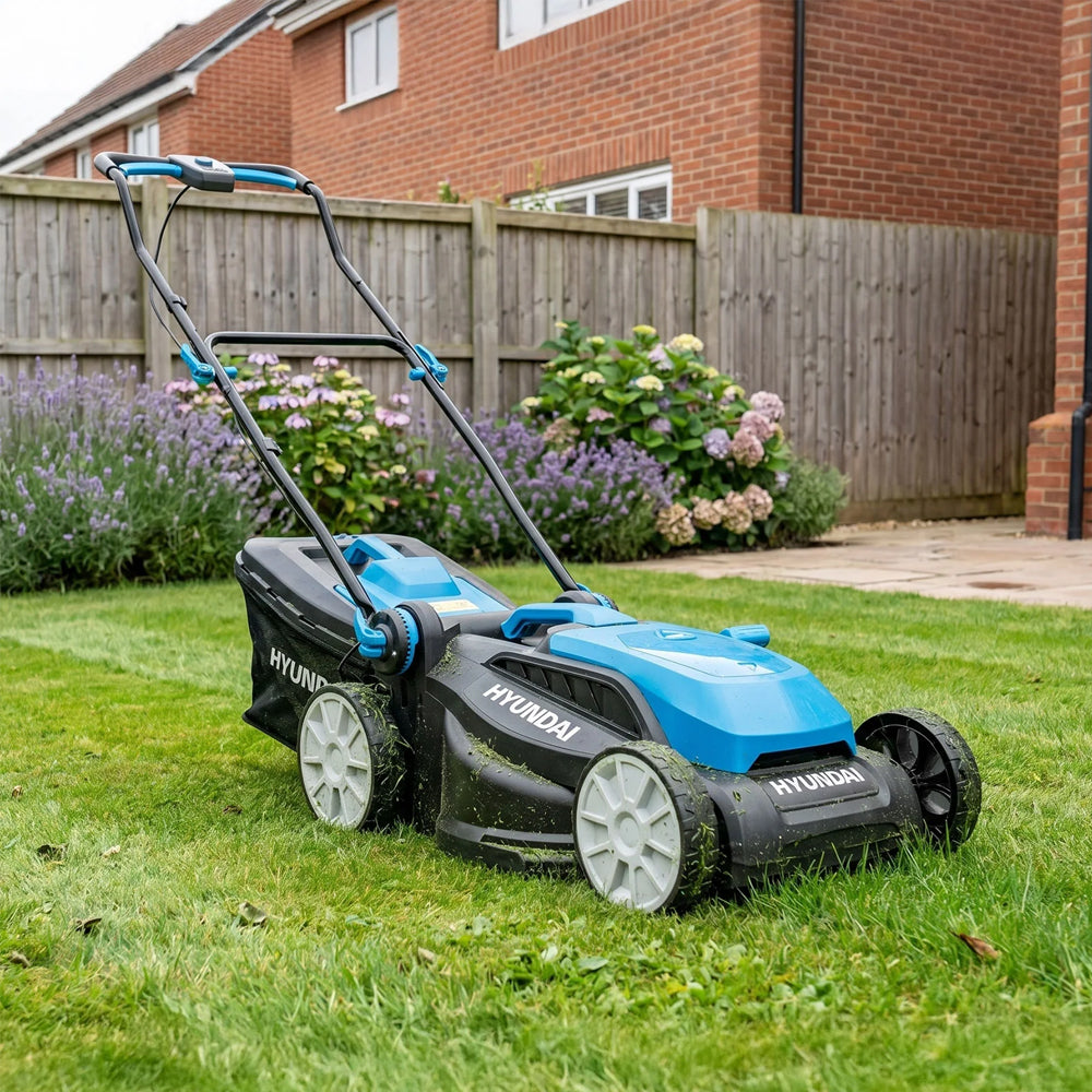 Hyundai HY40CLM38 3-in-1 40V (2x20V) Push Cordless Lawn Mower (with 2 x 4Ah Batteries & Dual Charger)