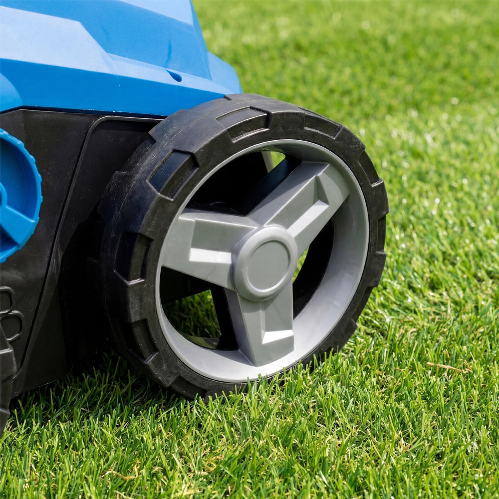 Hyundai HY40CSW38 38cm 40V (2x20V) Cordless Artificial Grass Sweeper / Brush (with 2 x 4Ah Batteries & Dual Charger)