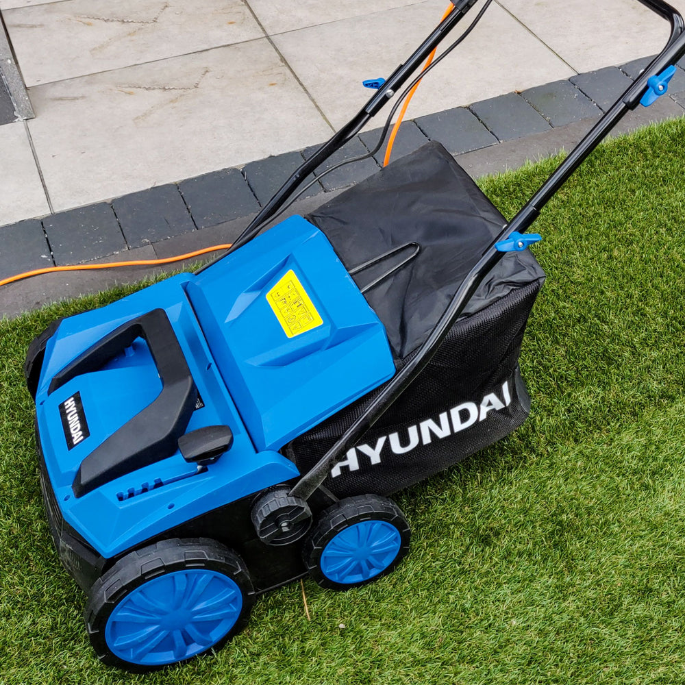 Hyundai HYSW1600E 1600W 38cm Electric Artificial Grass Sweeper / Lawn Brush