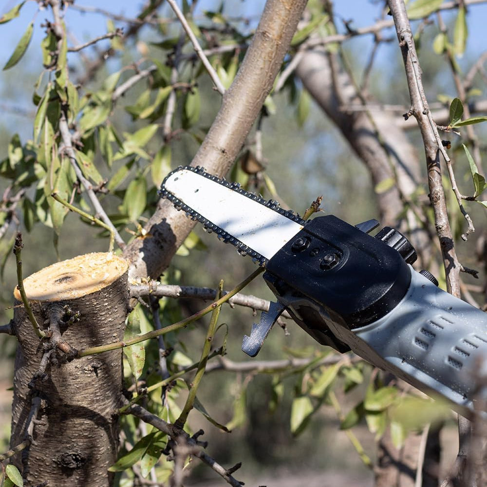 Kamikaze KVS 7000P 21.6V Cordless Telescopic Pole Saw (with 2 x 4Ah Batteries & Charger)