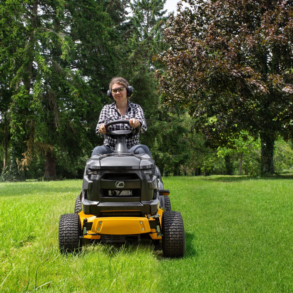 Cub Cadet LT1 R86 Force Series 86cm Manual Rear Collect Lawn Tractor
