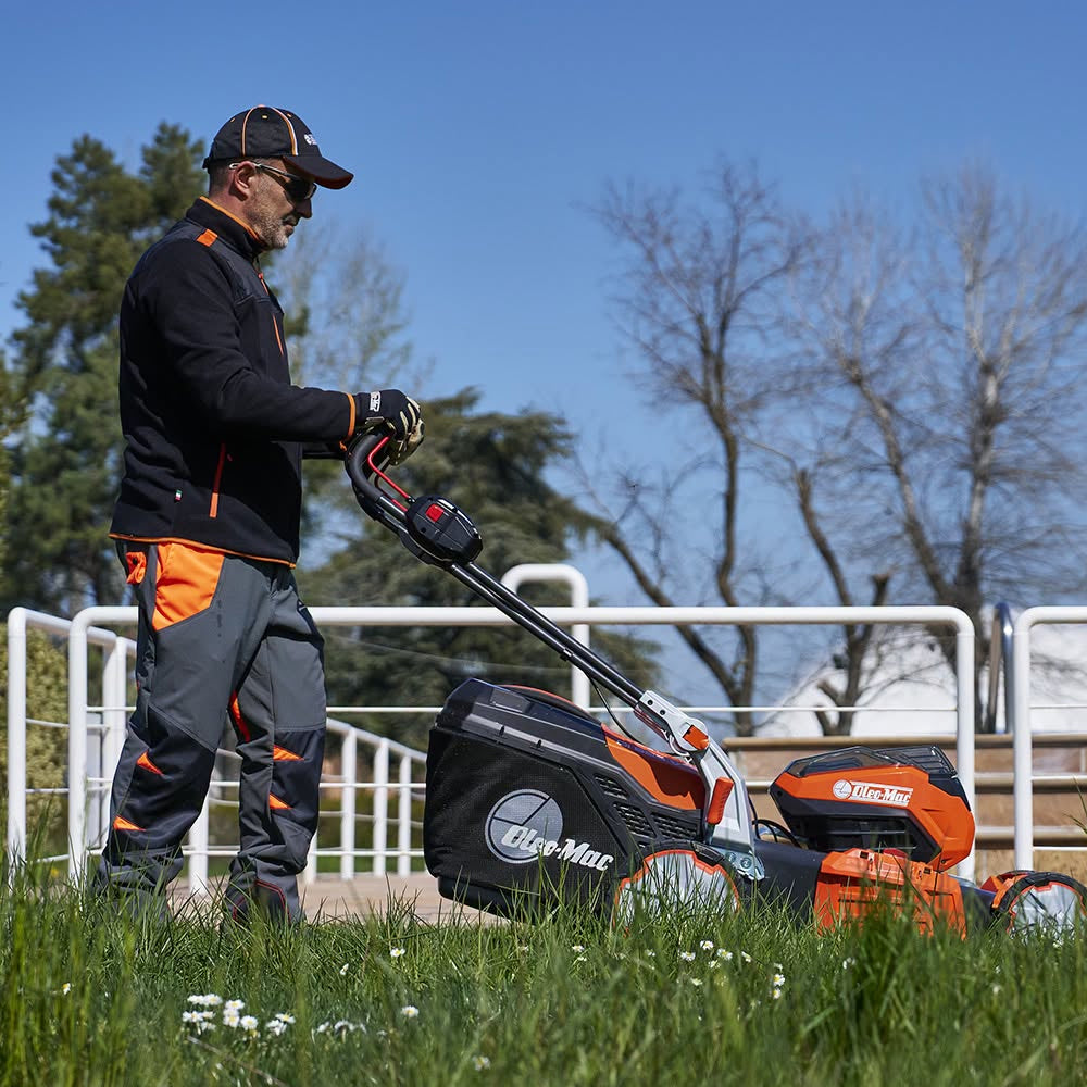 Oleo-Mac Gi 548 V Allroad Plus 4 4-in-1 56V Cordless Self-Propelled Lawn Mower (with 1 x 4Ah Battery & Fast Charger)
